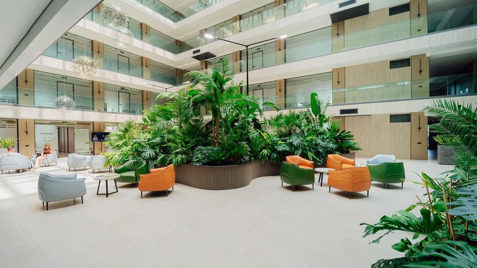 Spațiu Comercial de Închiriat pentru Birou 129,4 m² | Locație Premium Business | Chișinău, Centru, Str. Bulevardul Ștefan Cel Mare și Sfânt 115/1 - Poză 2