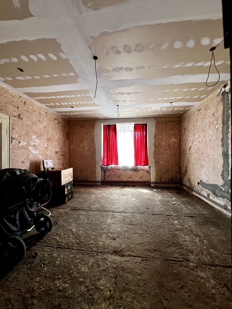 Casa in Tinca, centrala, 3 camere cu strada asfaltata - Poză 7