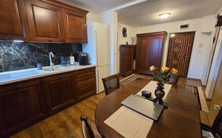Apartament 2 Camere M-uri, Vedere spre Catedrala, Complet Renovat - Poză 2