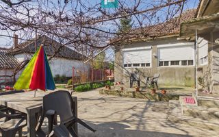 Casă cu 3 camere din văiugă în Macea - Poză 12