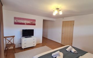 Vila spațioasă și recent renovată în Ghiroda! - Poză 71