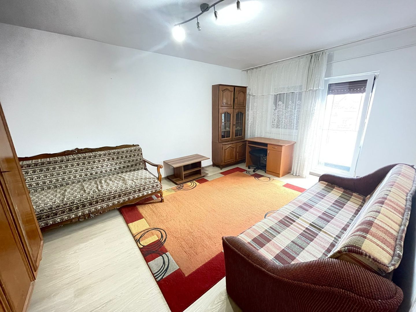 Apartament 2 Camere De Inchiriat | 55 Mp + Balcon Inchis | Video La Cerere - Poză 2