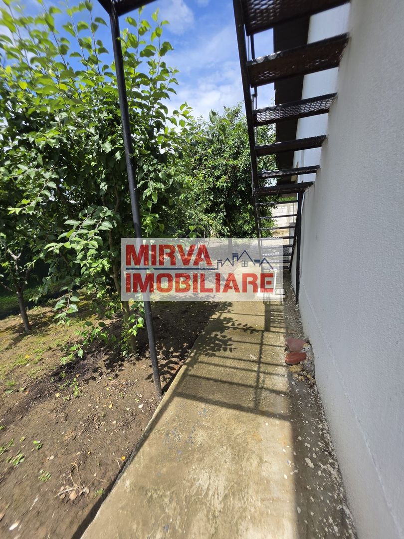 🏡 Casă renovată cu 6 camere, teren 557 mp – Berceni, Prahova - Poză 12