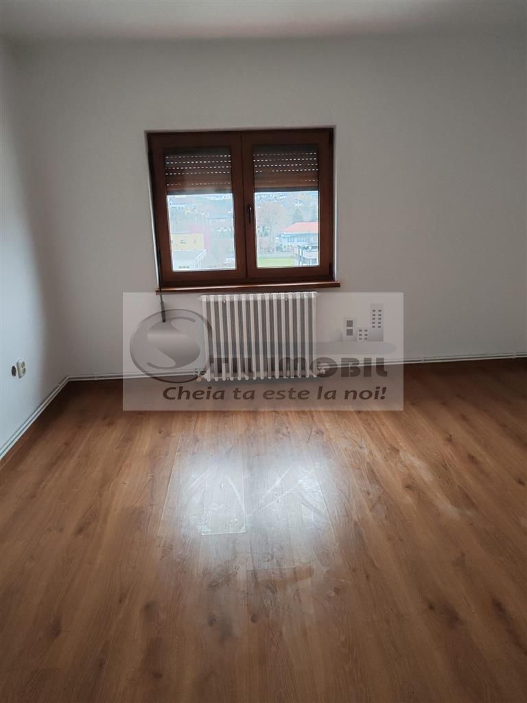 INTABULAT! Ap 3 camere  dec. etaj 1 cu intrare separata Zona Bucium - Poză 7