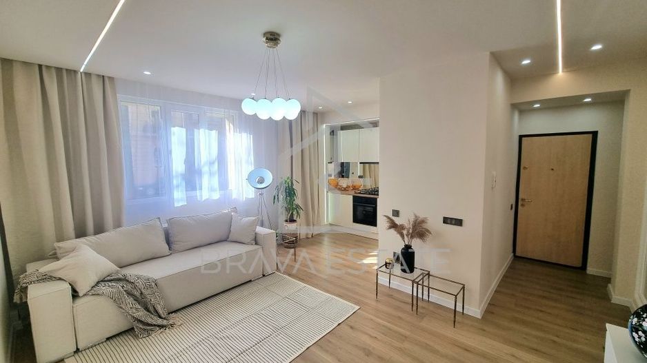 Apartament 2 camere , ultrafinisat,zona semicentrala - Poză 1