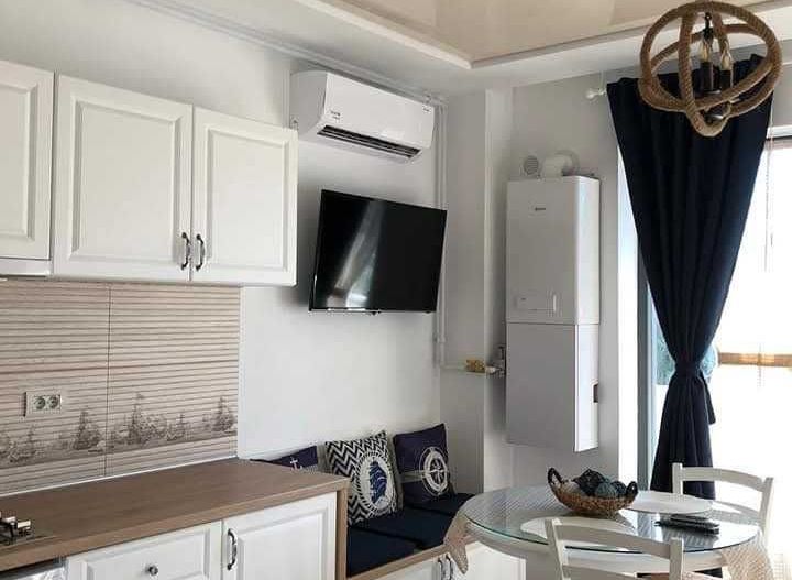 Garsonniera de vanzare in Mamaia Nord cu Piscina Exterioara si parcare - Poză 2