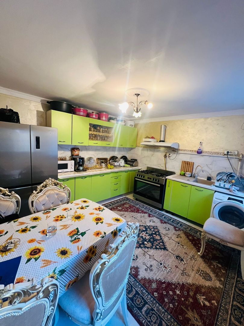 Casa cu teren , ULTRACENTRAL , singur in curte - Poză 5