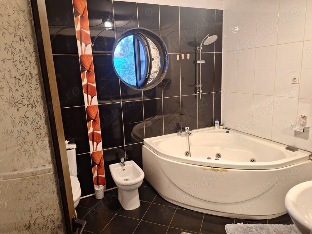 Închiriez vilă situata central - Poză 6