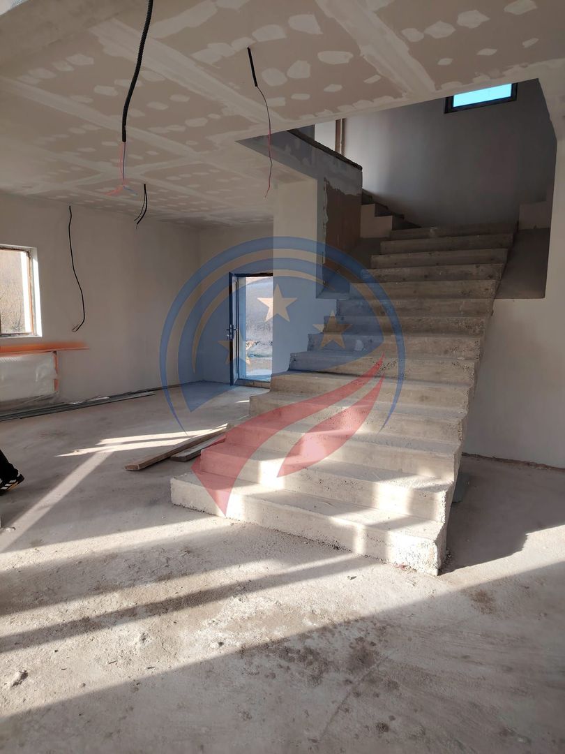 Vilă semifinisată de vânzare str. Remetea 217 mp si 670 mp teren - Poză 10