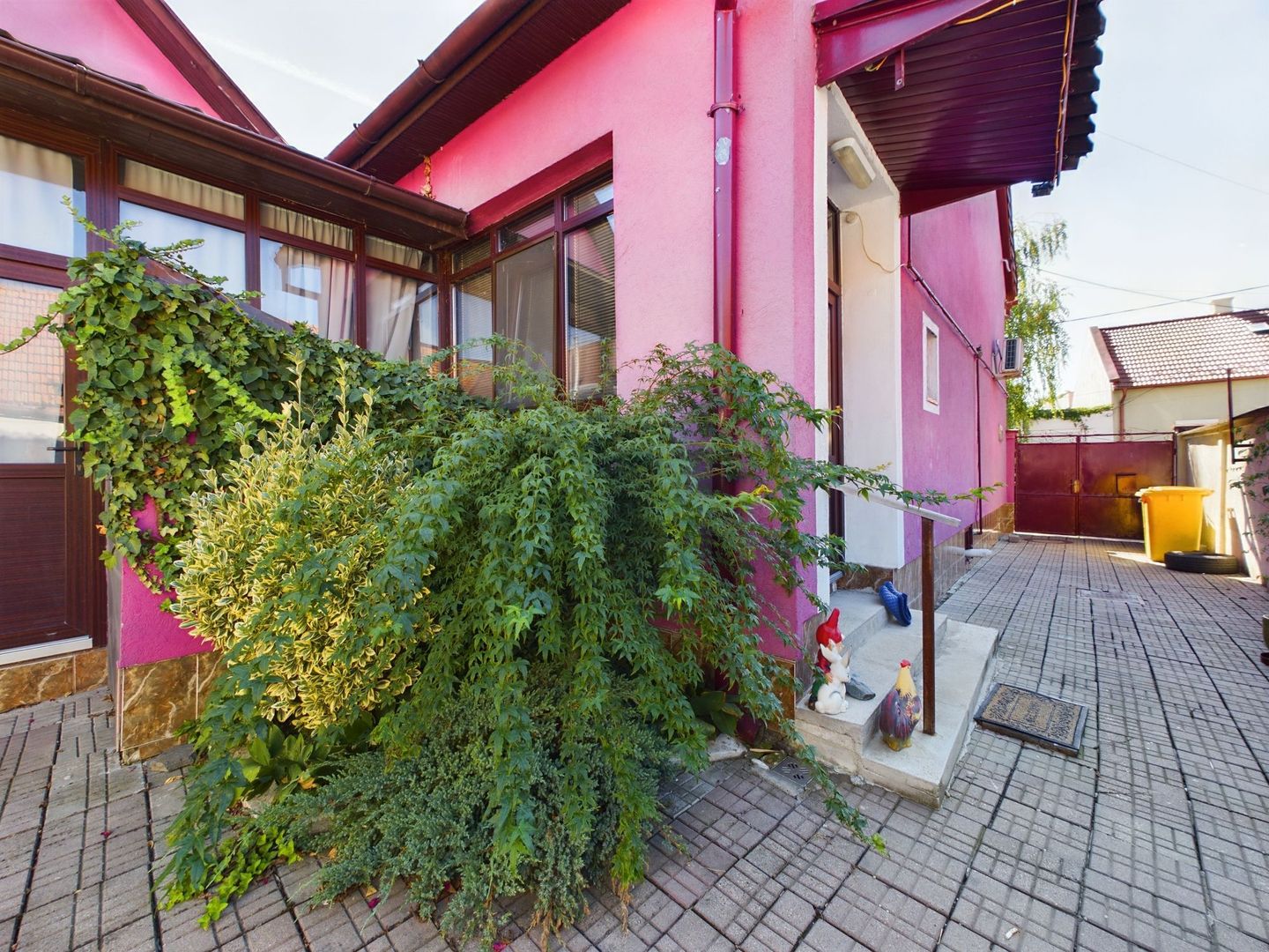 Casă individuală cu 4 camere, zonă centrală - Poză 3