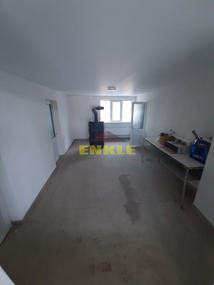 Hala de inchiriat, 300 mp + teren , zona industriala, 800 euro - Poză 2