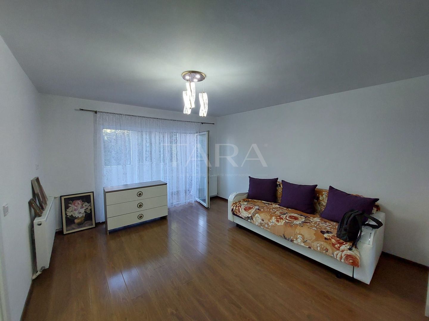 Apartament cu 1 cameră la parter înalt, zona Poligonului, Florești. - Poză 1