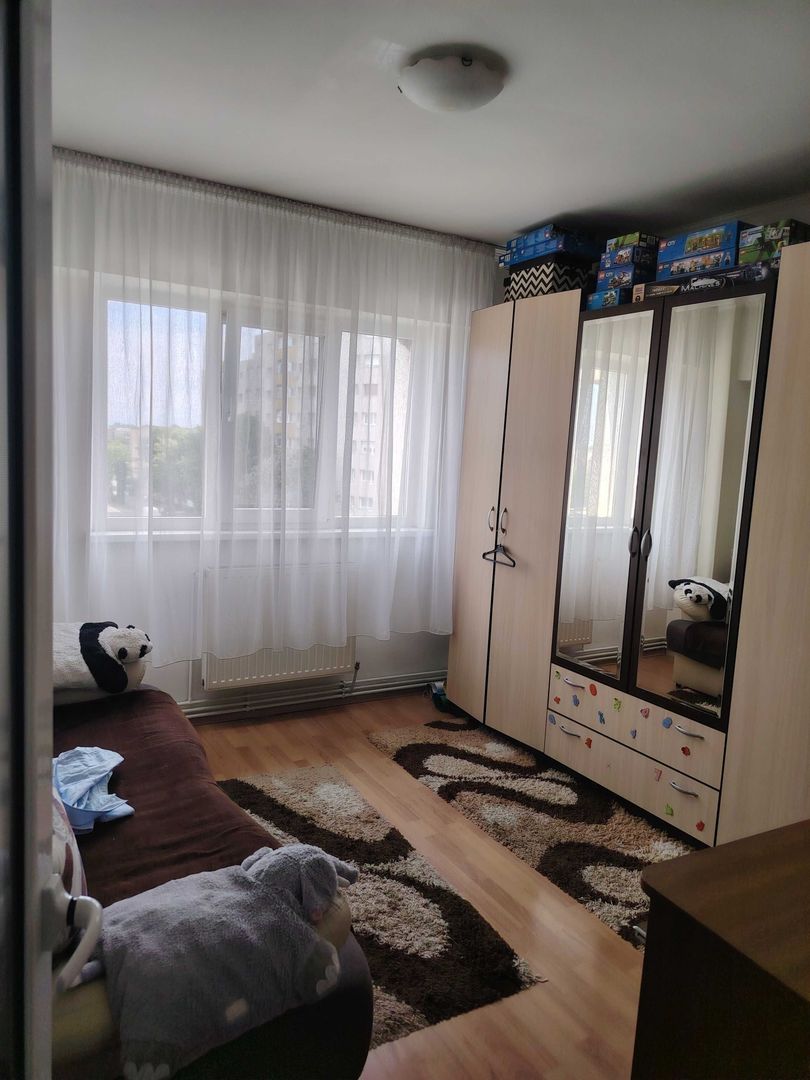 BRASADAS vinde ap 2 cam etaj 4/8,in zona SOARELUI. - Poză 3