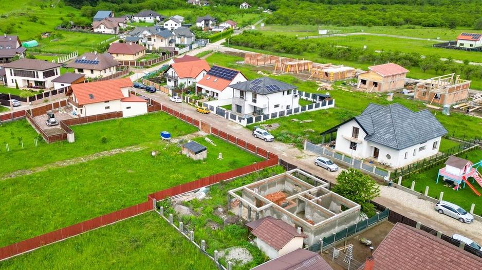 Teren intravilan,500mp,arie pitoreasca, aproape de natura,Harman,Brasov - Poză 1
