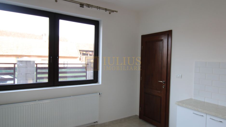 Braytim; 3 dormitoare, living saptios cu semineu. - Poză 9