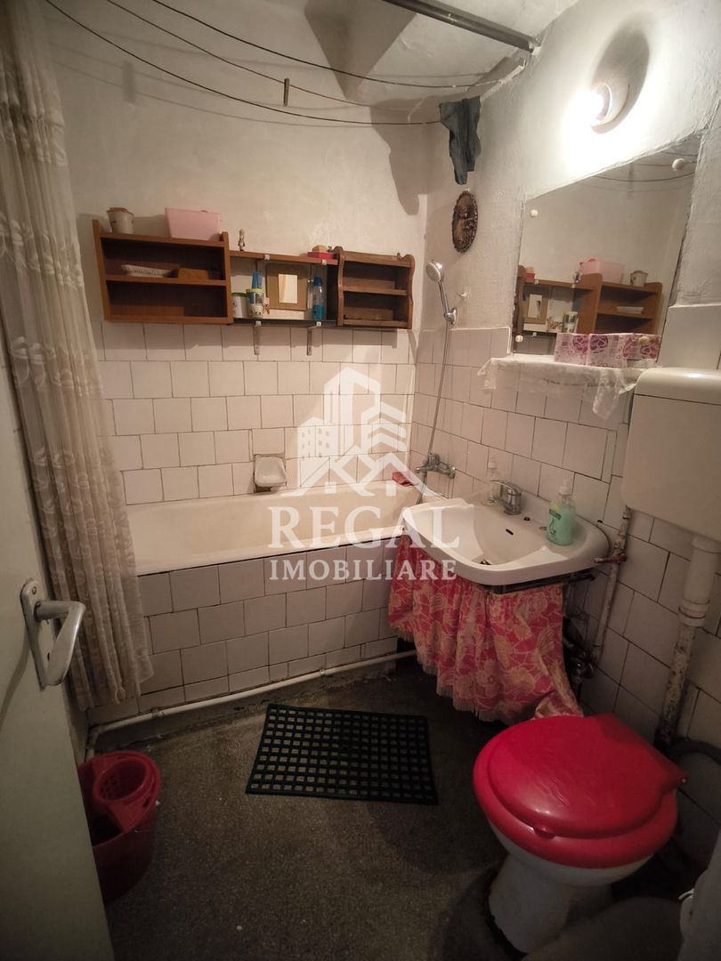 Apartament cu trei camere de vânzare in zona Micro 4 - Poză 3