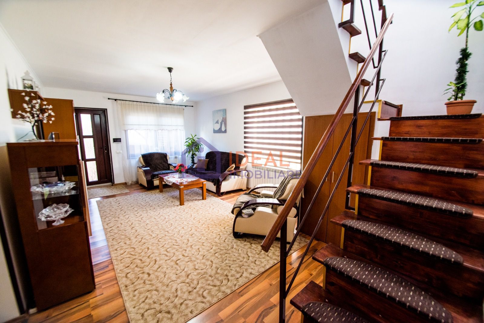 Casa Individuala cu 8 camere si 430 mp de curte, zona Calea Poplacii - Poză 12