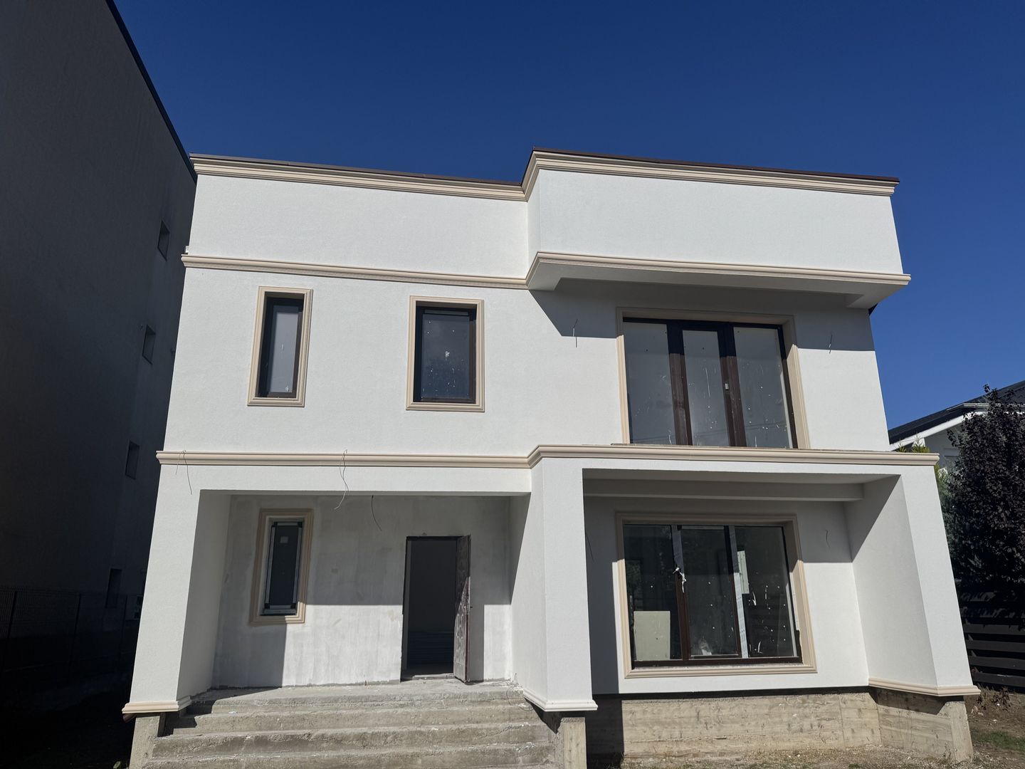 Vila Neoclasica zona CENTRALA Otopeni curte 500m2 - Poză 2