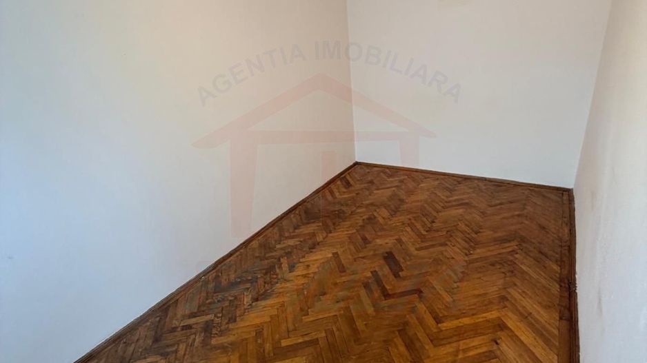 Vanzare apartament cu 4 camere in Micro 13, etaj 3, pret 65 000 euro - Poză 5