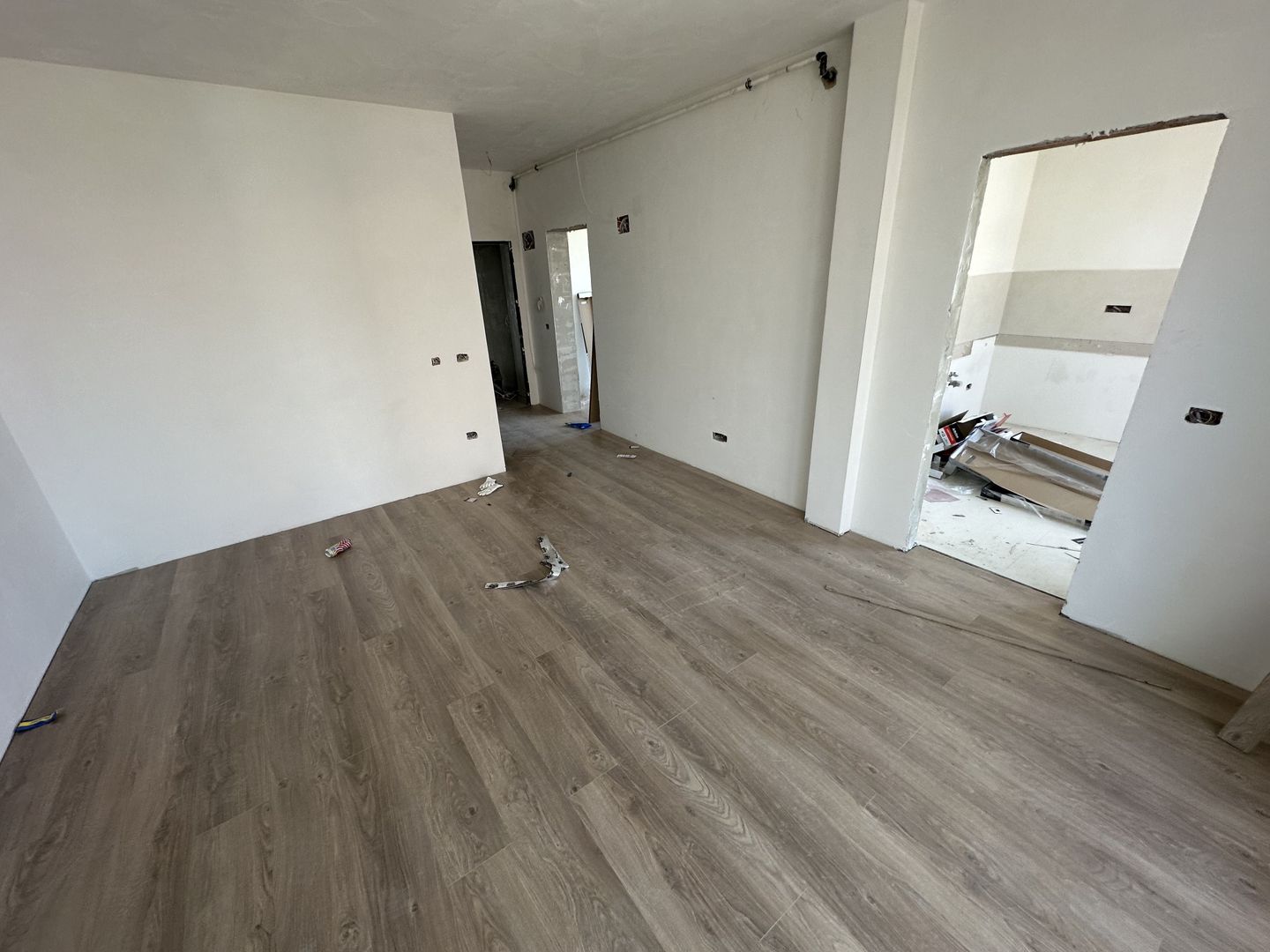 Apartment bloc nou cu lift si loc de parcare inclus - Poză 1