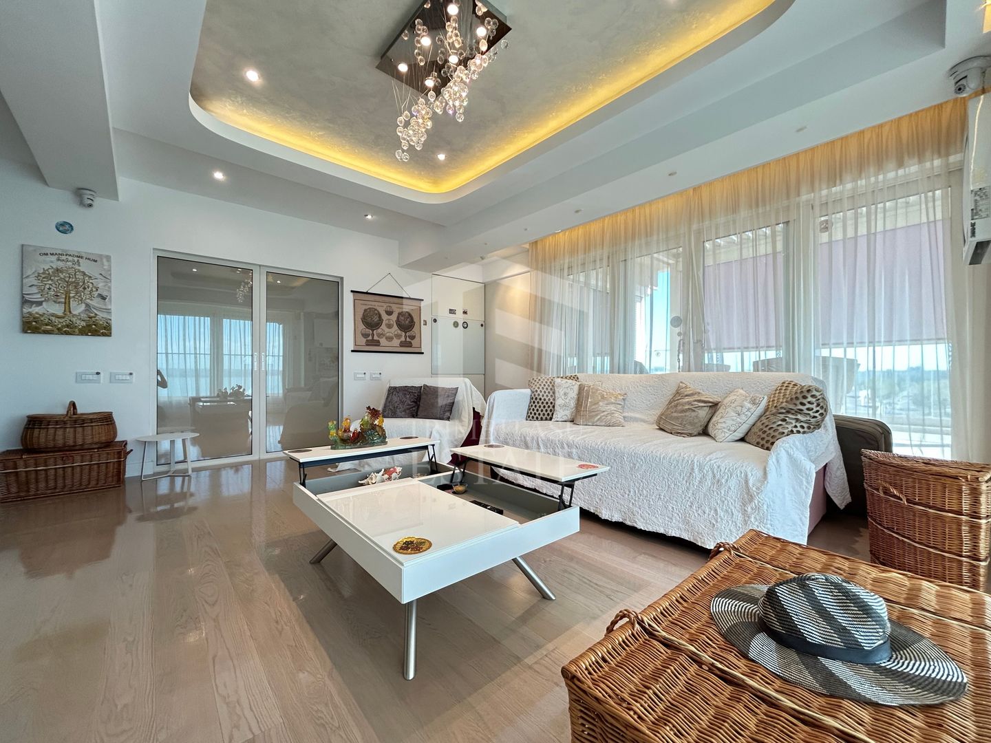 Penthouse 3 Camere Summerland | Vedere Mare și Lac | Dotări Premium - Poză 1