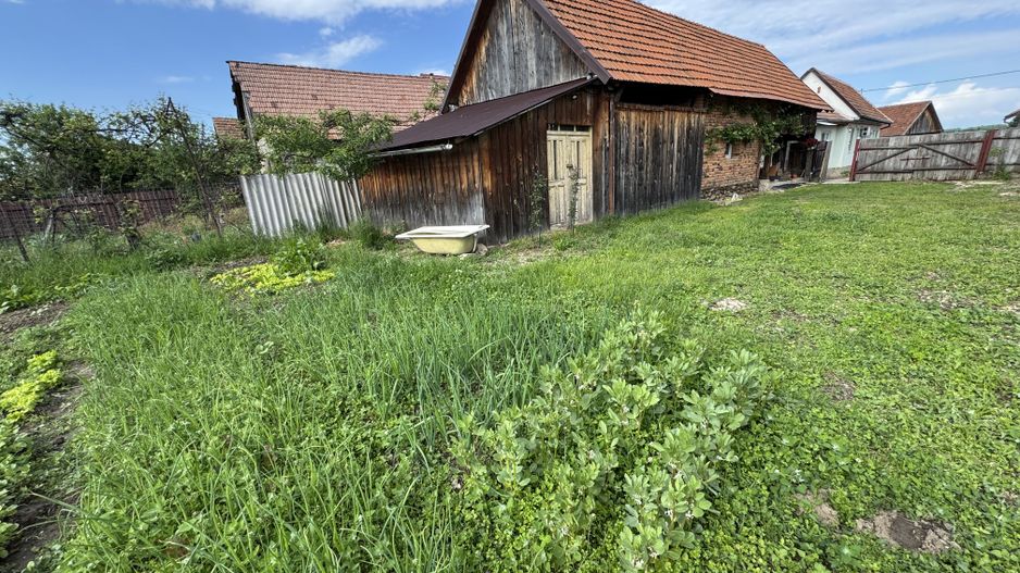 Casa individuala in Arpasu de Sus, teren mare, partial renovata - Poză 30