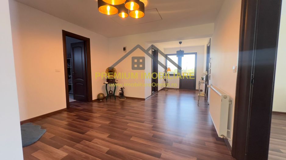 Vilă P+M cu teren de 4.200 mp + Garaj - Onești - Poză 17