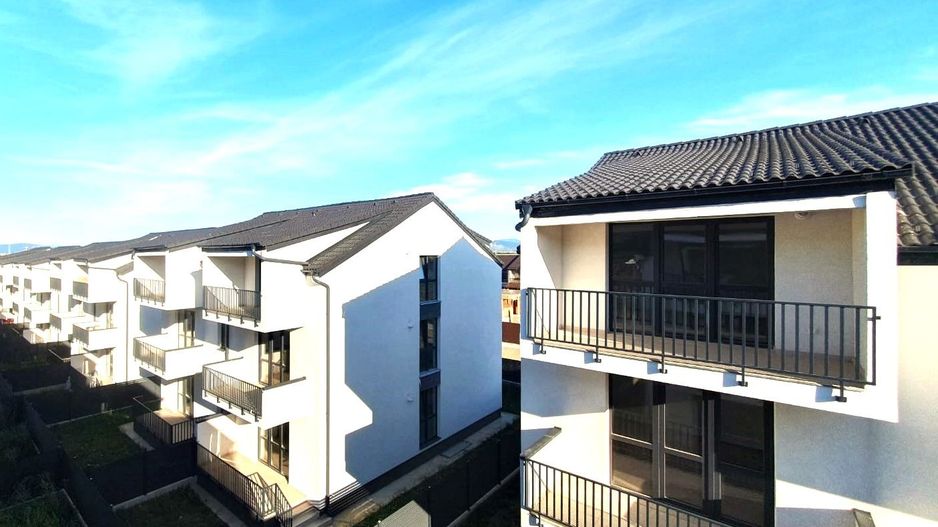 Locuință modernă, 2 camere decomandate, bloc tip vilă, Sânpetru - Poză 1