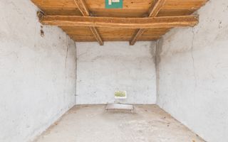 Casă modestă cu 3 camere de renovat în Mișca - Poză 11