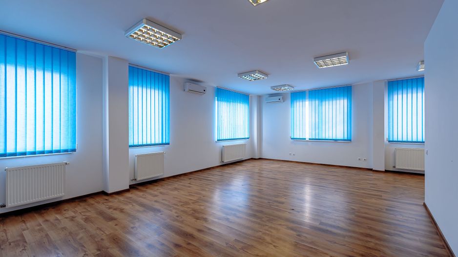 Cladire birouri - spațiu comercial cu parcări în incintă privată - Poză 2