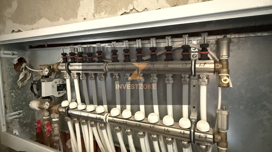 Casă spațioasă cu teren 806 mp - Poză 9