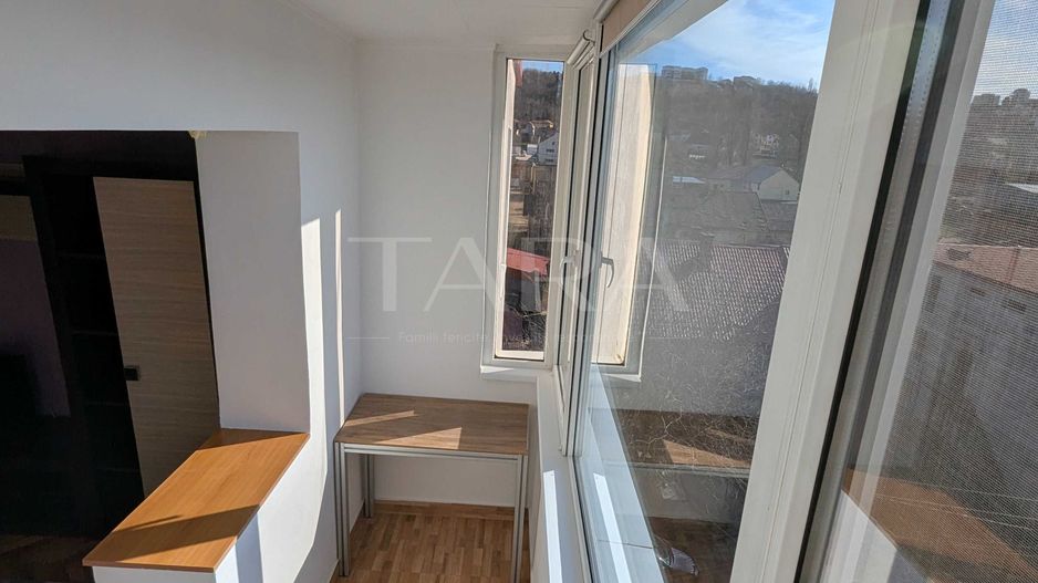 Apartament 2 camere decomandate, balcon închis, renovat, mobilat și ut - Poză 3