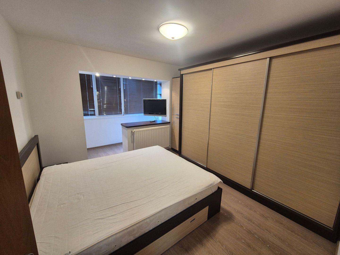 Închiriez apartament 2 camere Micro 4 - Poză 2