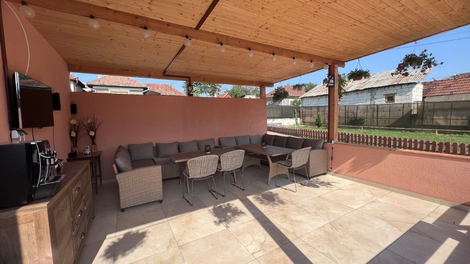 Casă spațioasă cu piscină, de vânzare în Simeria - Poză 9