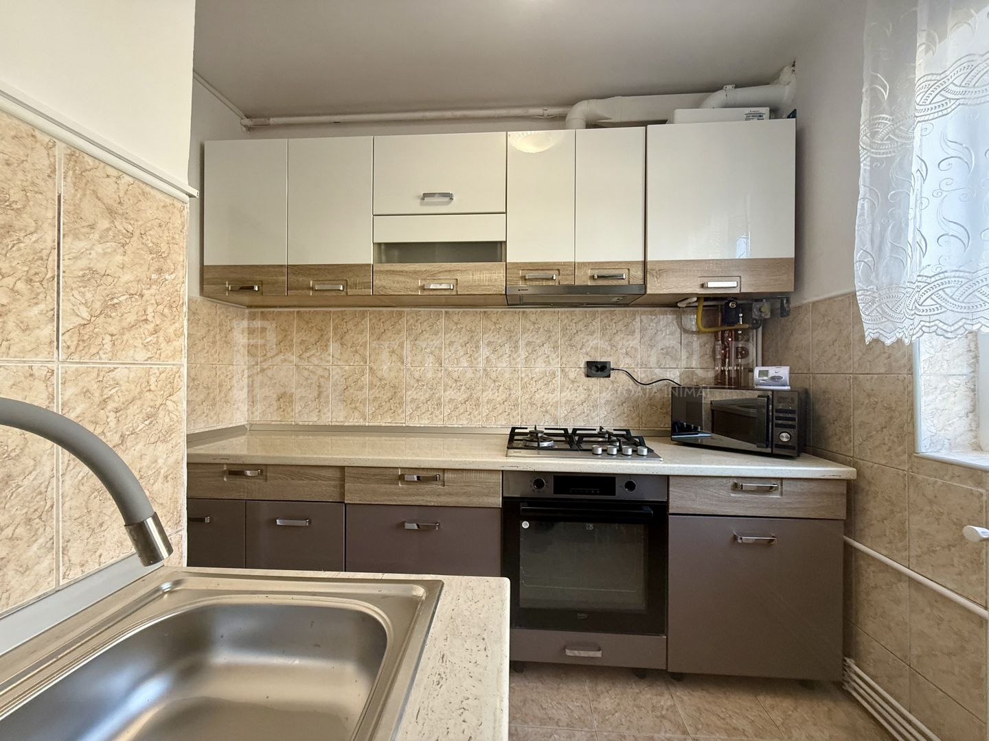 Garsoniera decomandata, etaj intermediar - Zona Tractorul, Coresi - Poză 4