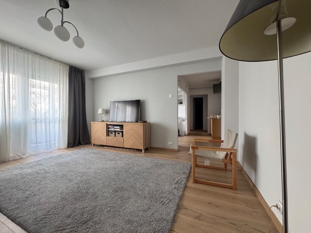 Apartament 2 camere lux, etaj 2/4, centrală proprie, Vitan - Poză 1