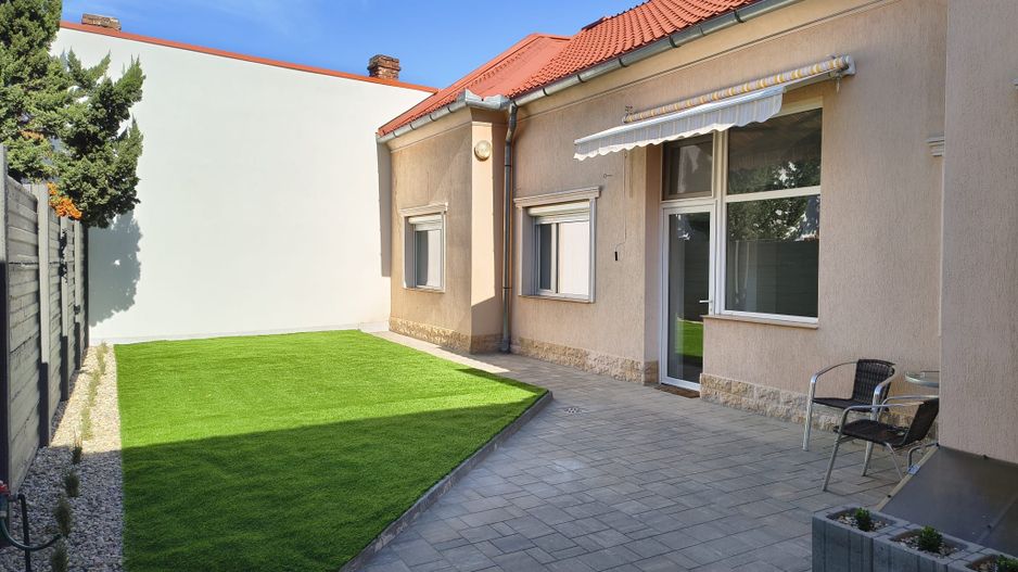 De închiriat: vilă renovată, Mihai Eminescu. 1 000 E/lună. Comision 0 - Poză 1