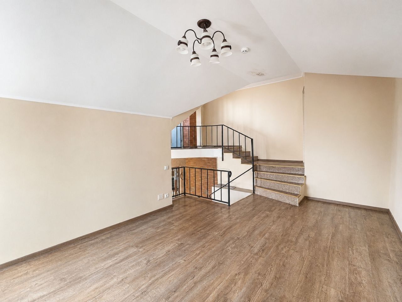 Casă în Doroțcaia – 140 m² | 13,71 ari | 6 camere + living - Poză 28