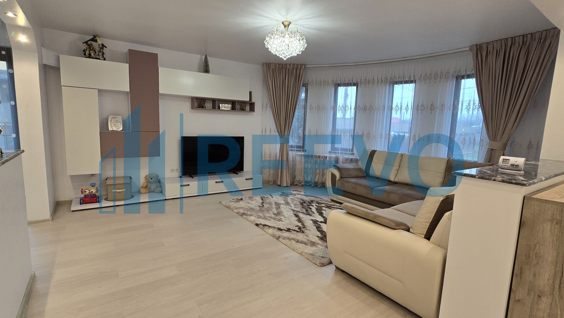 Casă de închiriat în Lilieci - Poză 2