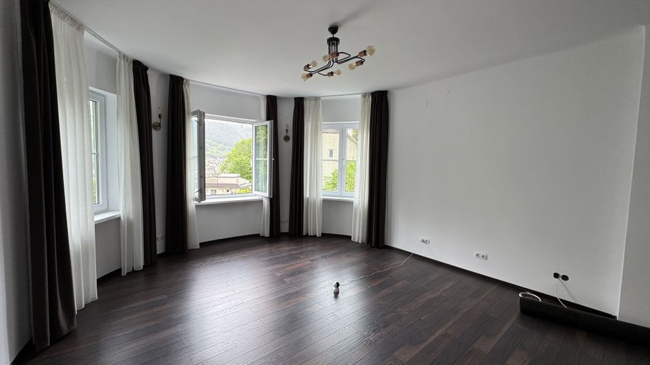 Apartament cu vedere spre Tâmpa, liniște și natură, în Centrul Istoric al Brașov - Poză 2