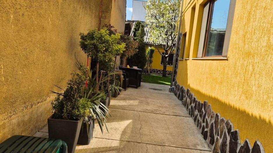 Casa in cartierul Nufarul - Poză 2