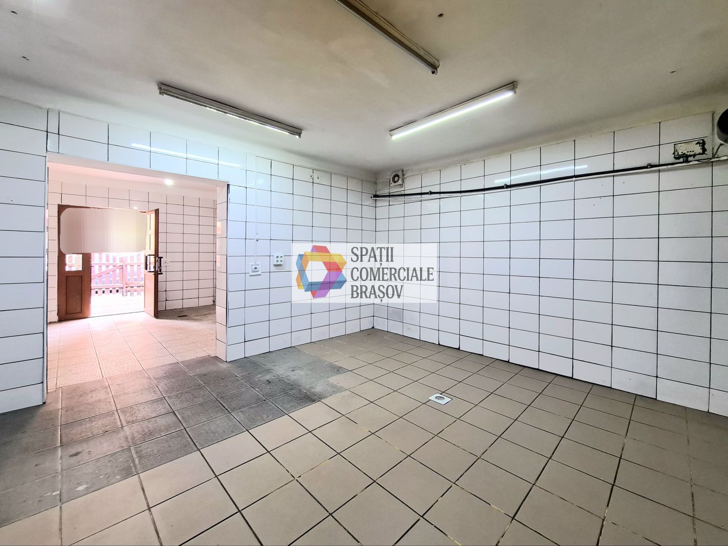 Spatiu comercial de închiriat Brasov - 138 mp # spatii-comerciale-brasov.ro - Poză 1