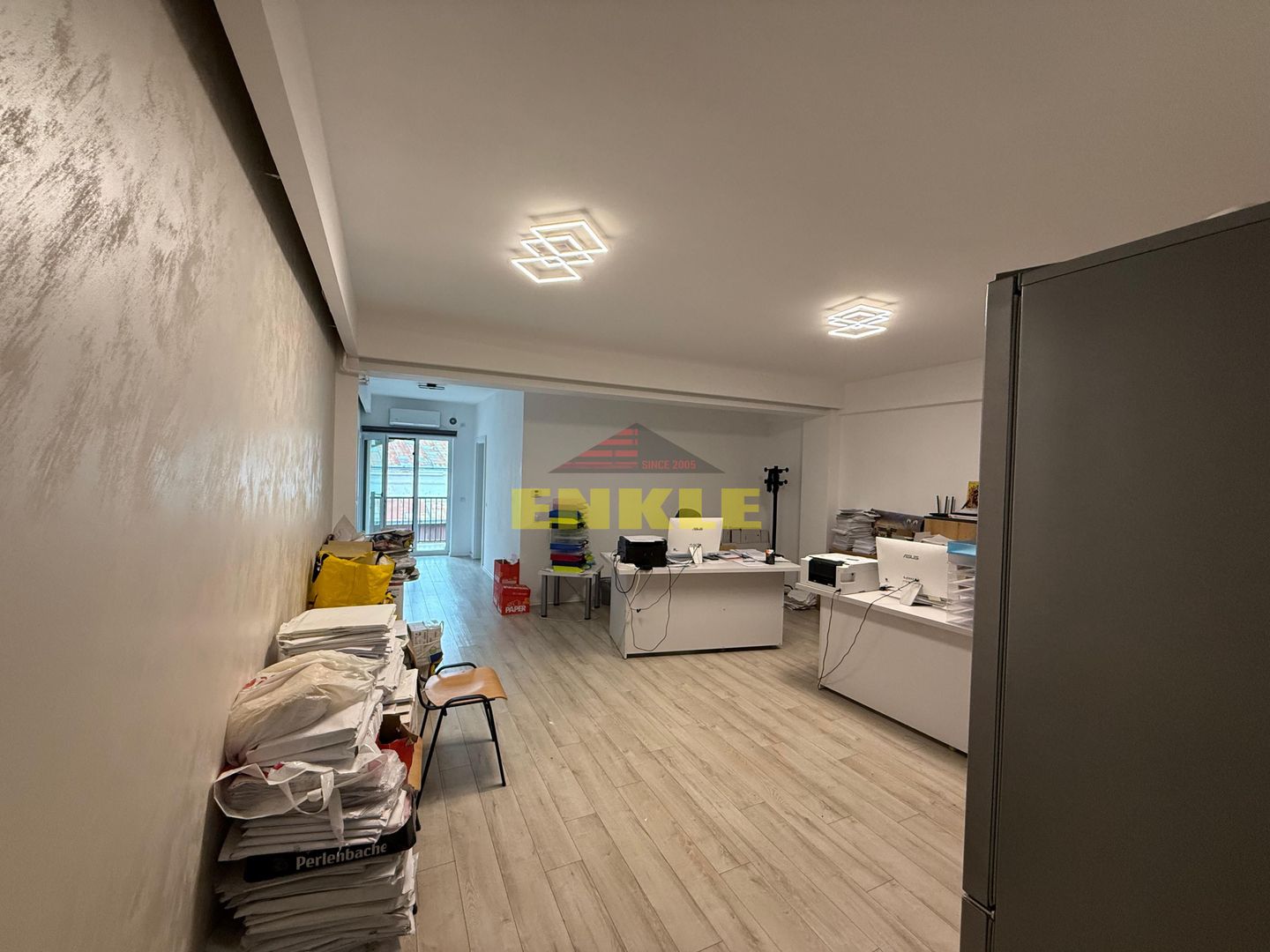 De închiriat spațiu pentru birouri – bloc nou, zona centrală - Poză 1
