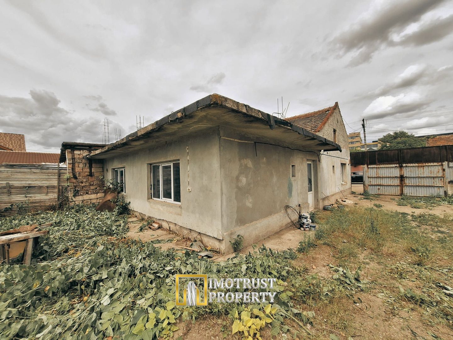 Casă deosebită de vânzare în inima Aradului - Poză 1