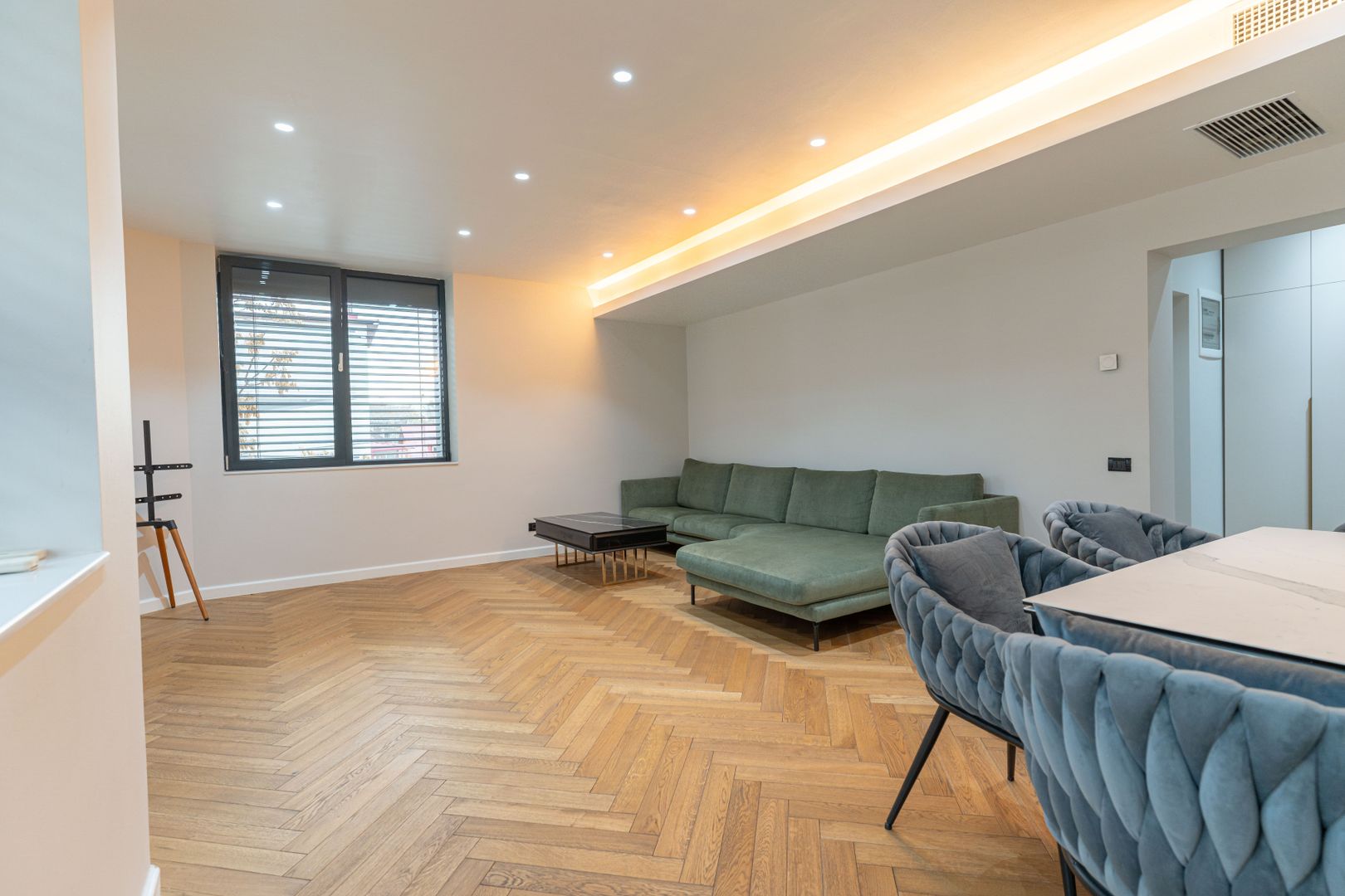 Luxury 4-Room Apartment – HERASTRAU I Parking Spots I ROVERE FURNITURE - Poză 3