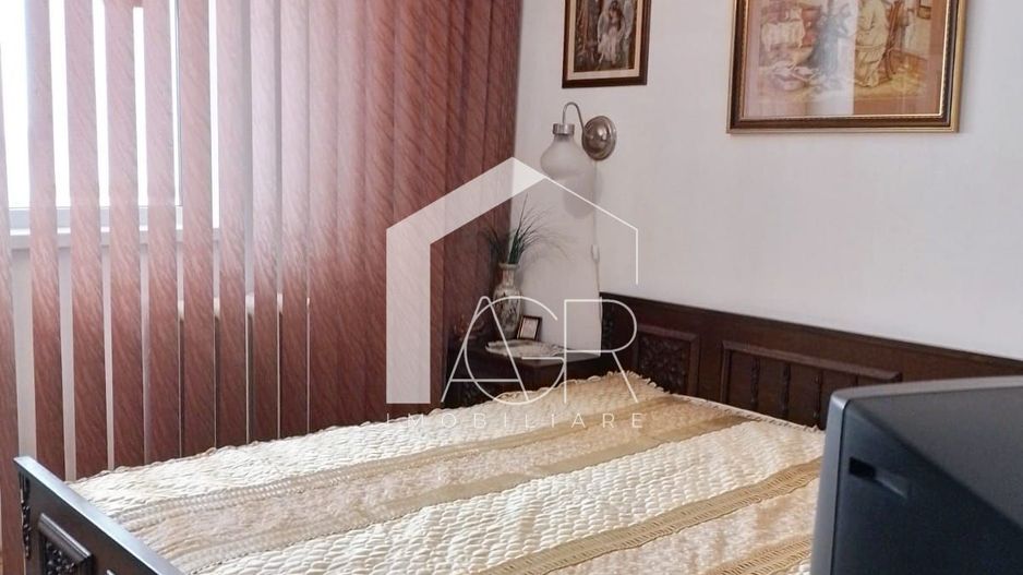 Apartament cu 3 camere, decomandat, zona Republicii - Poză 4