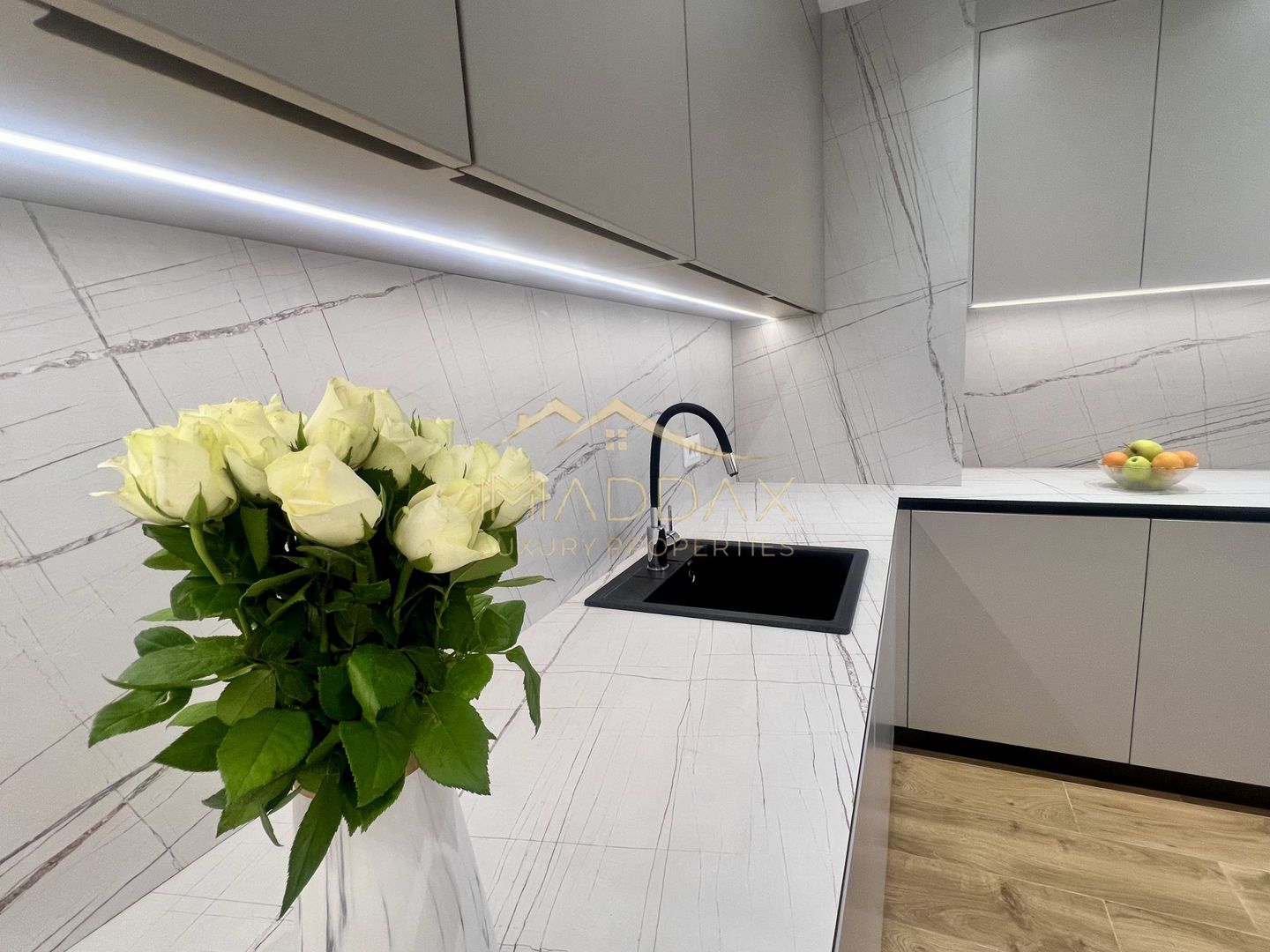 Apartament de Vanzare | 2 camere | Vedere spre lac - Poză 1