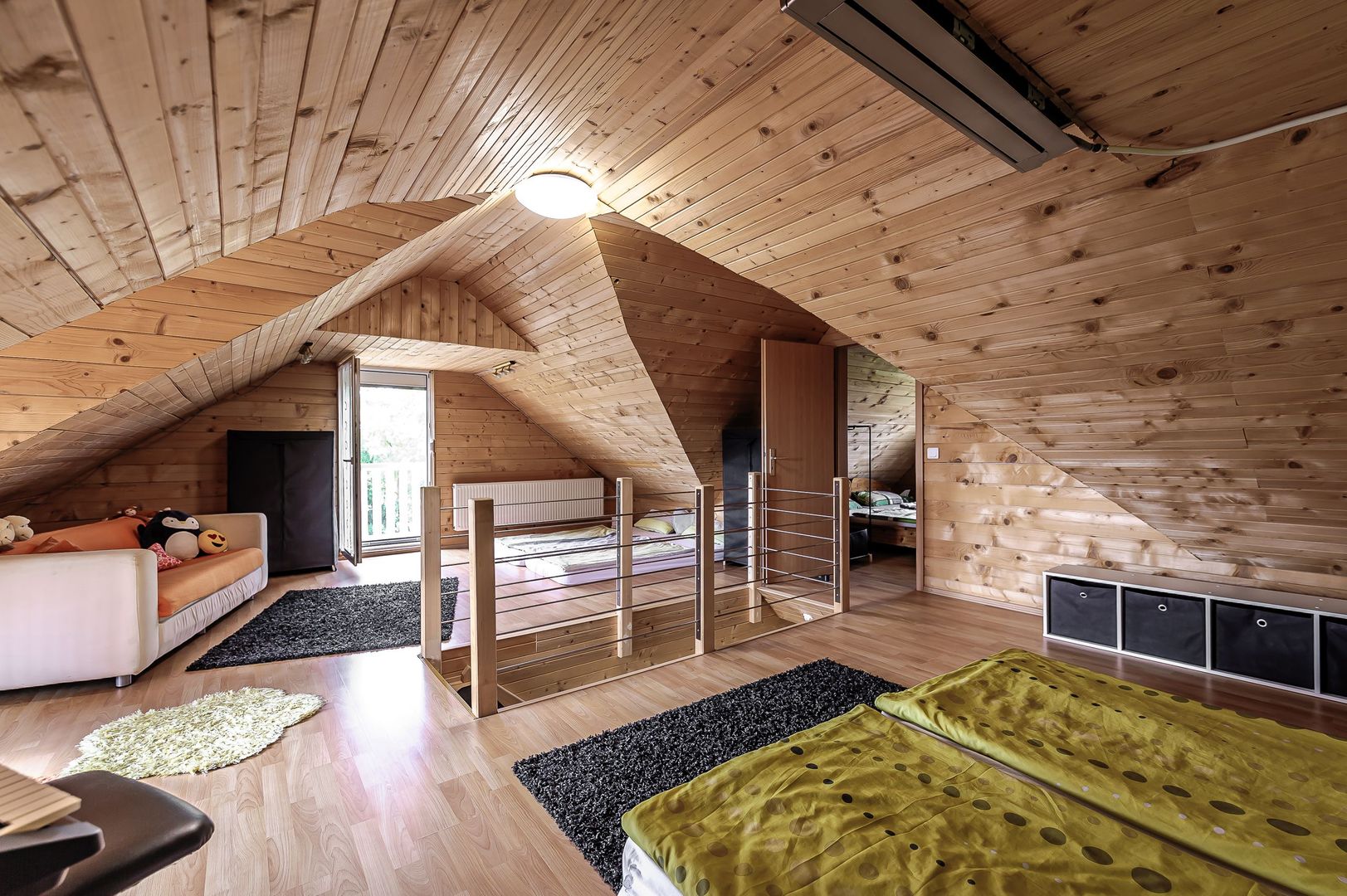 Casa de Lemn cu Piscina si Gradina Impecabila in Vladimirescu! - Poză 11