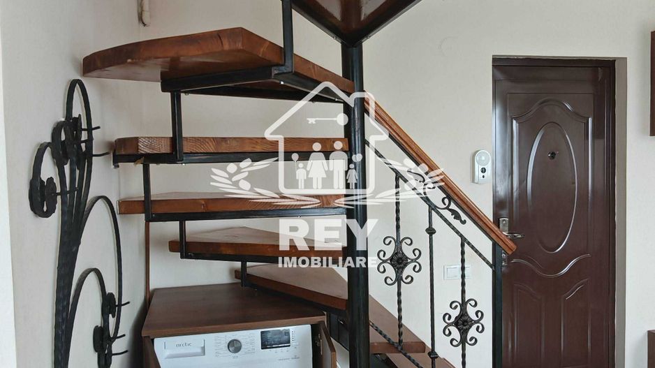 Inchiriez apartament 3 camere, spatios, central, et.5+mansarda - Poză 5