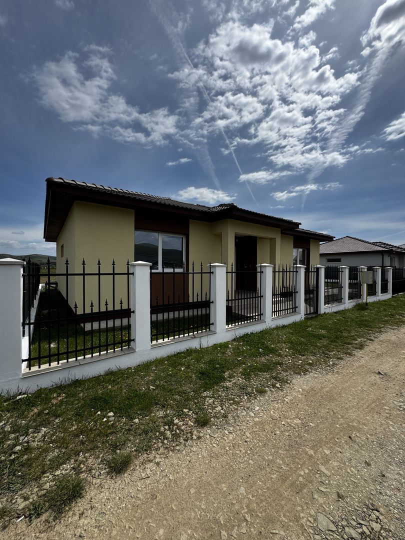 Casa de vânzare în Alba Iulia, zona Micești - Poză 1